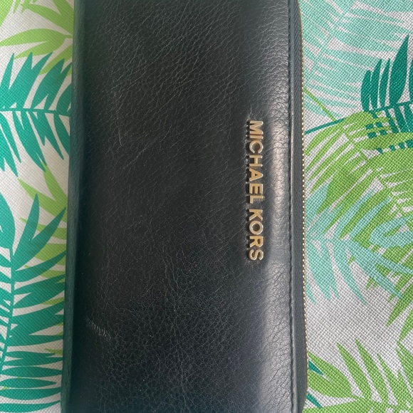 Michael Kors Wallet - Picture 4 of 9